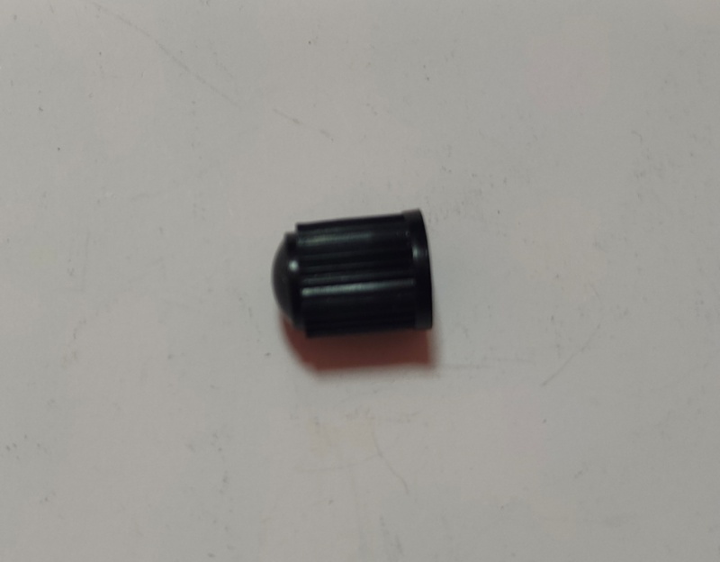 Колпачок для колёсного вентеля пластиковый (VC8 BLACK)  "EW"